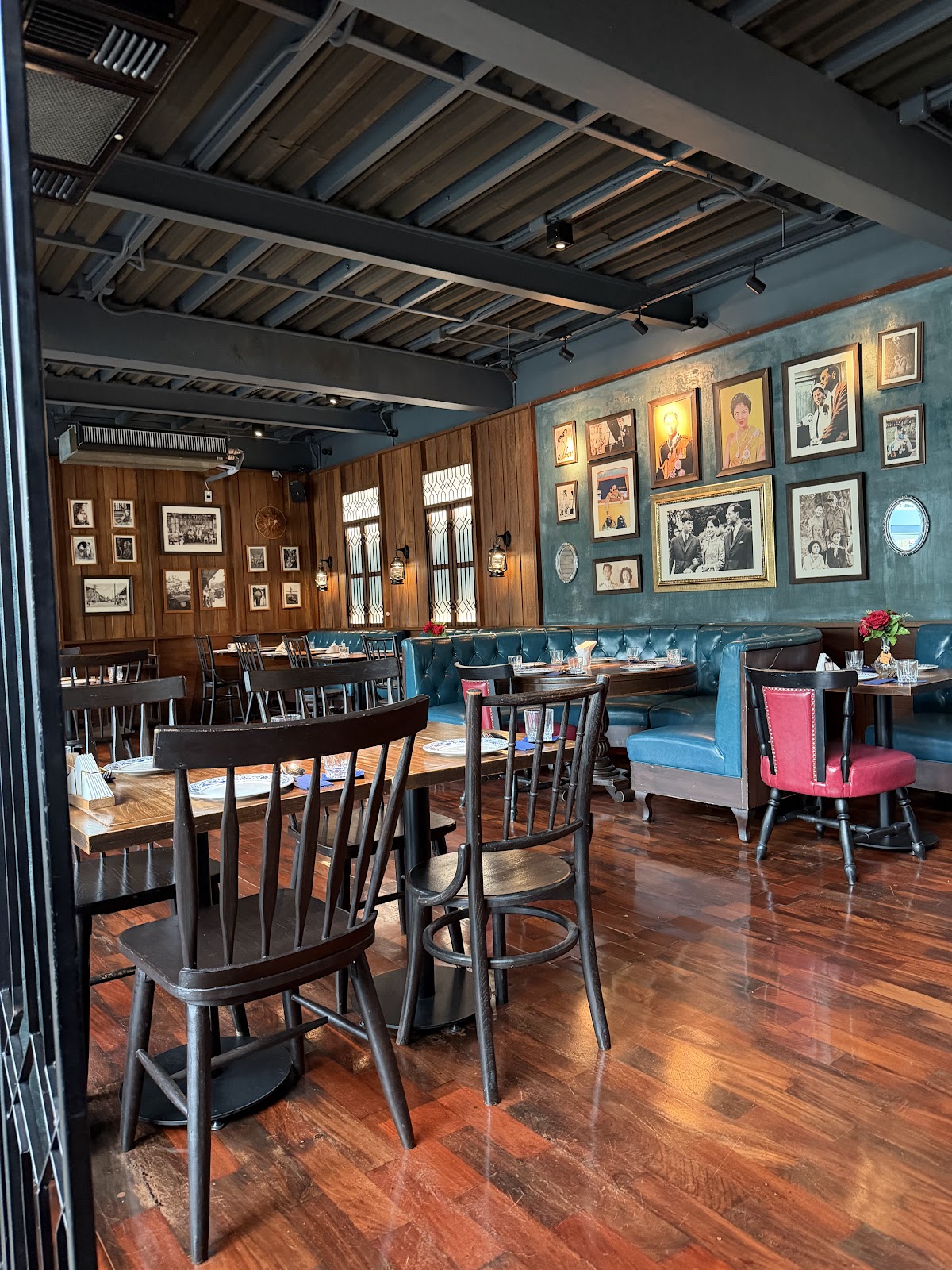 Sri Trat Restaurant and Bar