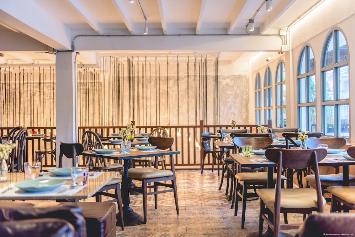 Charm Eatery and Bar