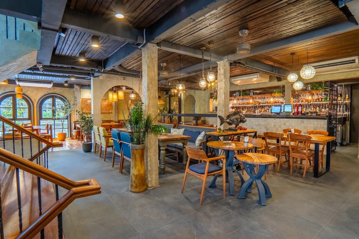 XII Bistro & Bar