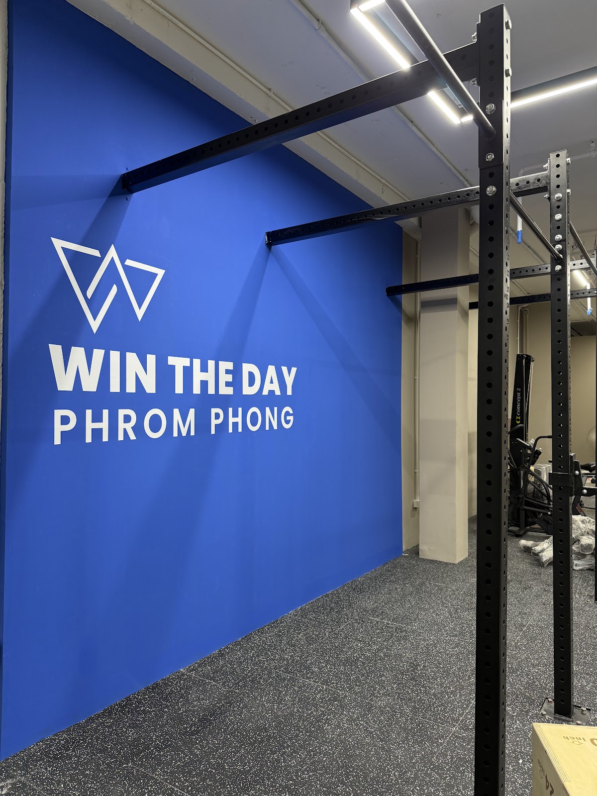 WIN THE DAY - PHROMPHONG