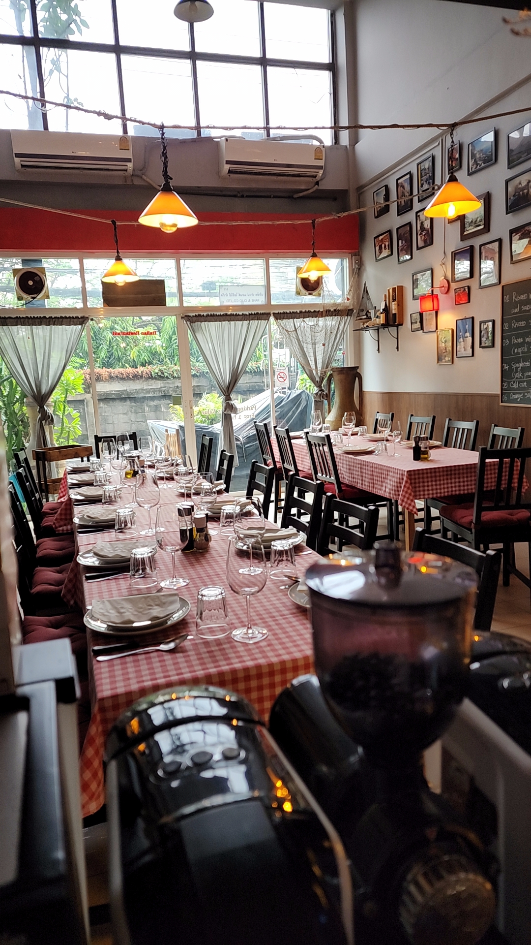 La Vela Pizza and Pasta Restaurant