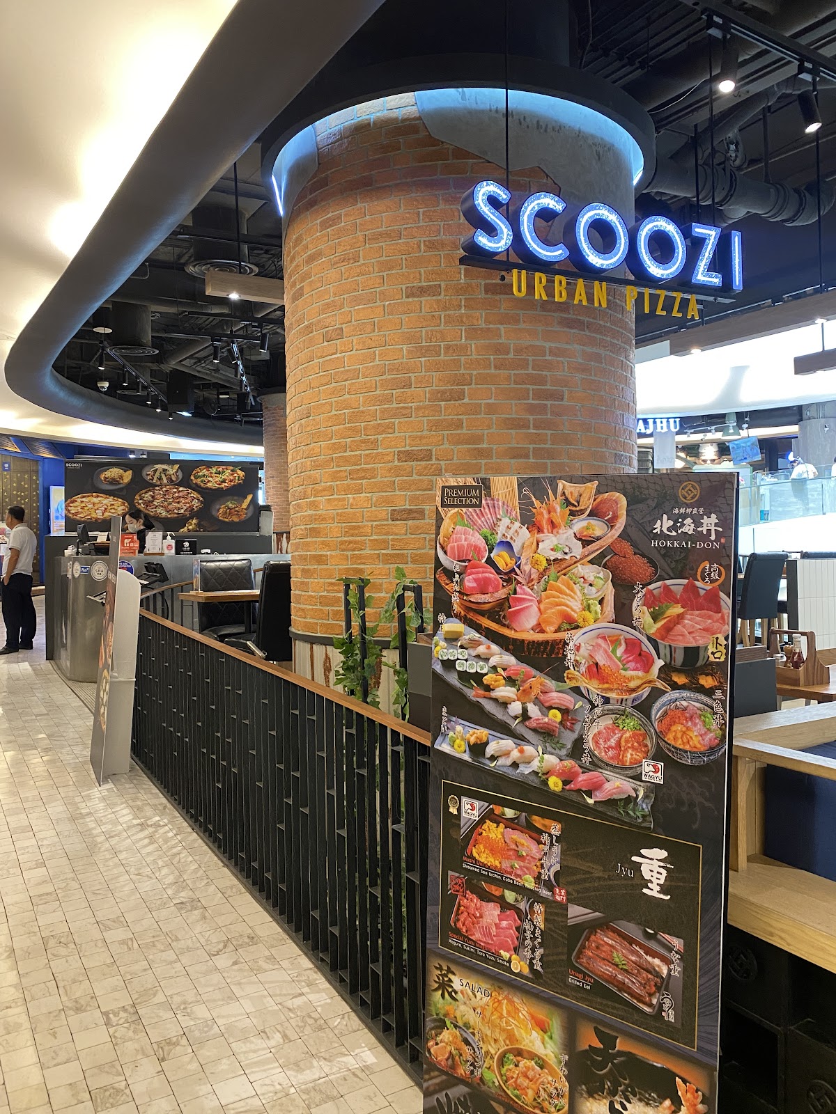 Scoozi Wood-Fired Pizza - Emquartier