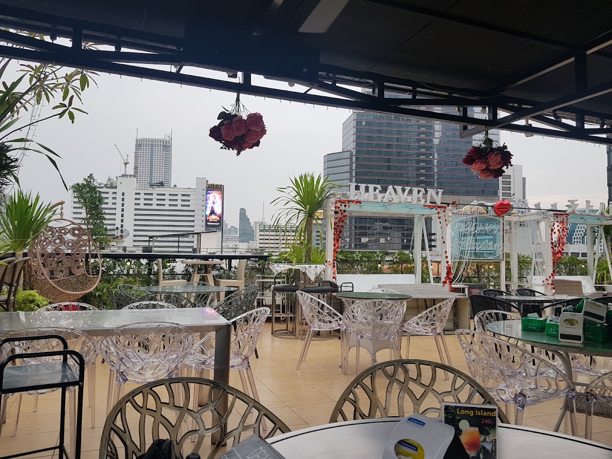 Heaven Rooftop Bar & Lounge
