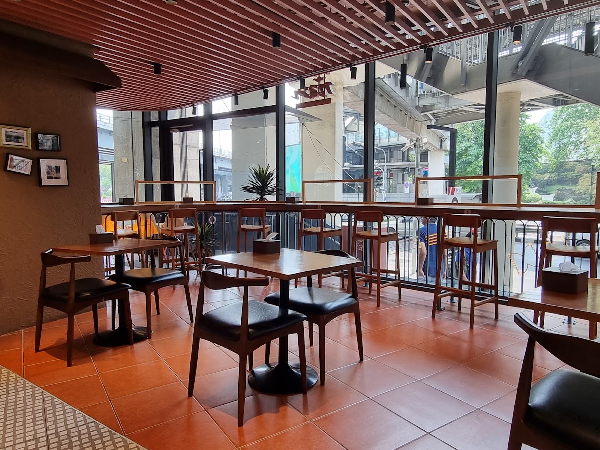 Ñamñam Pasta and Tapas Silom Edge
