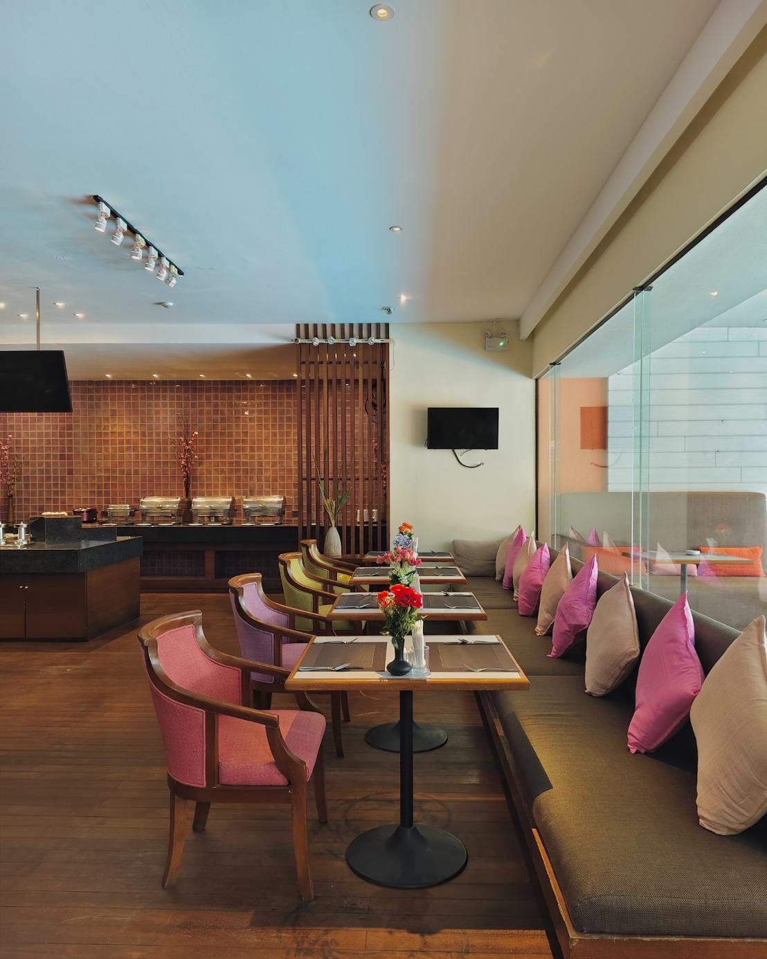 The Clove Kitchen & Bar @Journeyhub Bangkok Sukhumvit 26