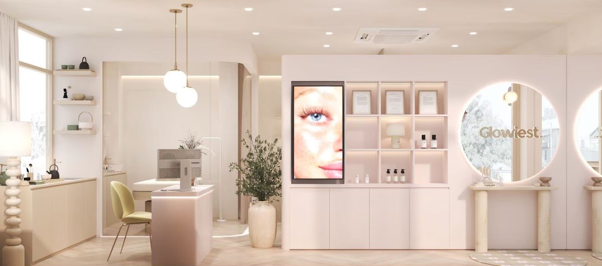 Glowiest Studio ลิฟติ้งขนตา แวกซ์คิ้ว ลงสี ฝังสีปาก