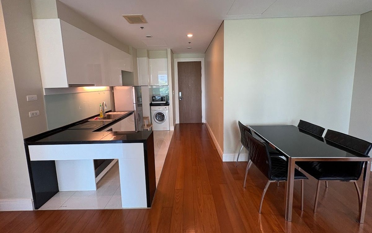 Bright Sukhumvit24 ,2 Bedroom, 2 Bathroom, 90 Sq M, Rental Price 50k/mo 0887532858 Pray.