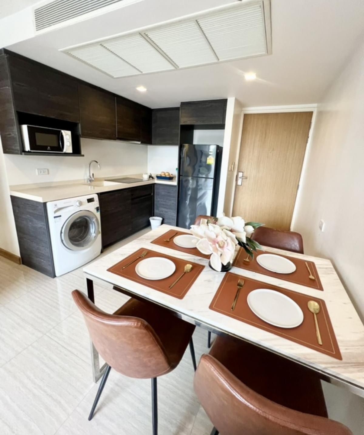 Urgent , Downtown Forty Nine (sukhumvit 49). image 5