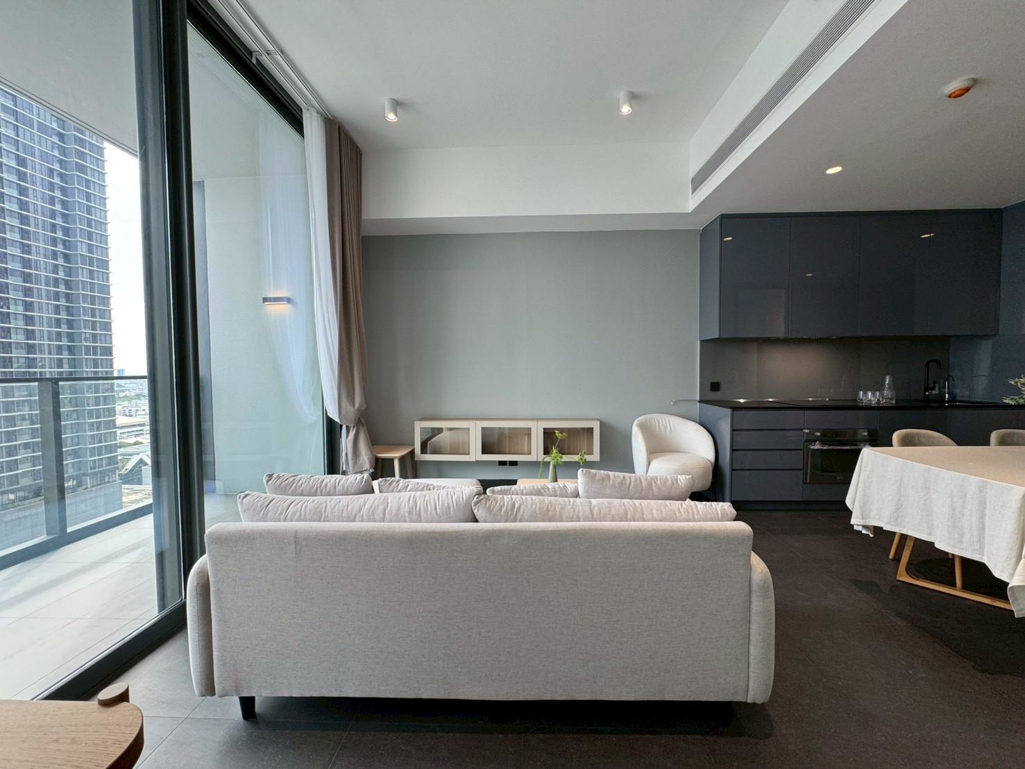 1BR1B Luxury living in Sathorn. High floor image 4