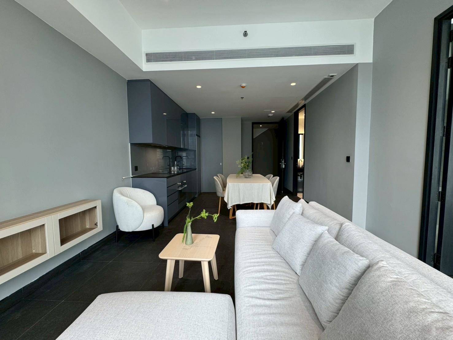 1BR1B Luxury living in Sathorn. High floor