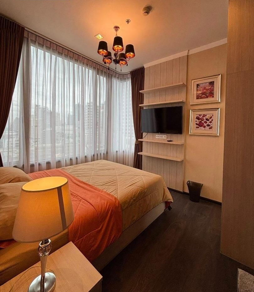 Urgent Rent Edge Sukhumvit 23, Complete Furniture, Ready to Be near Bts Asoke and Mrt Sukhumvit.