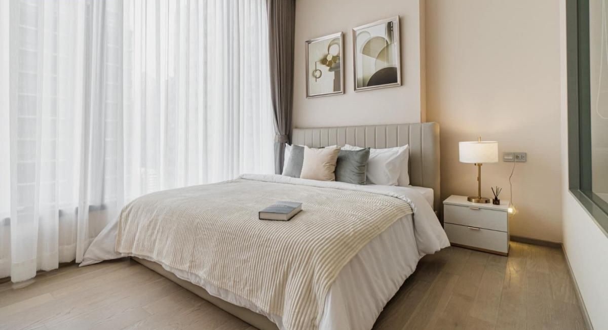 For Urgent Rent the Esse Asoke, Beautiful Room, Luxuriously Decorated, Fully Furnished, Ready to Move in Immediately.