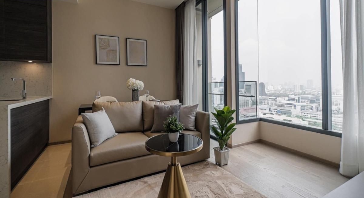 For Urgent Rent the Esse Asoke, Beautiful Room, Luxuriously Decorated, Fully Furnished, Ready to Move in Immediately. image 2