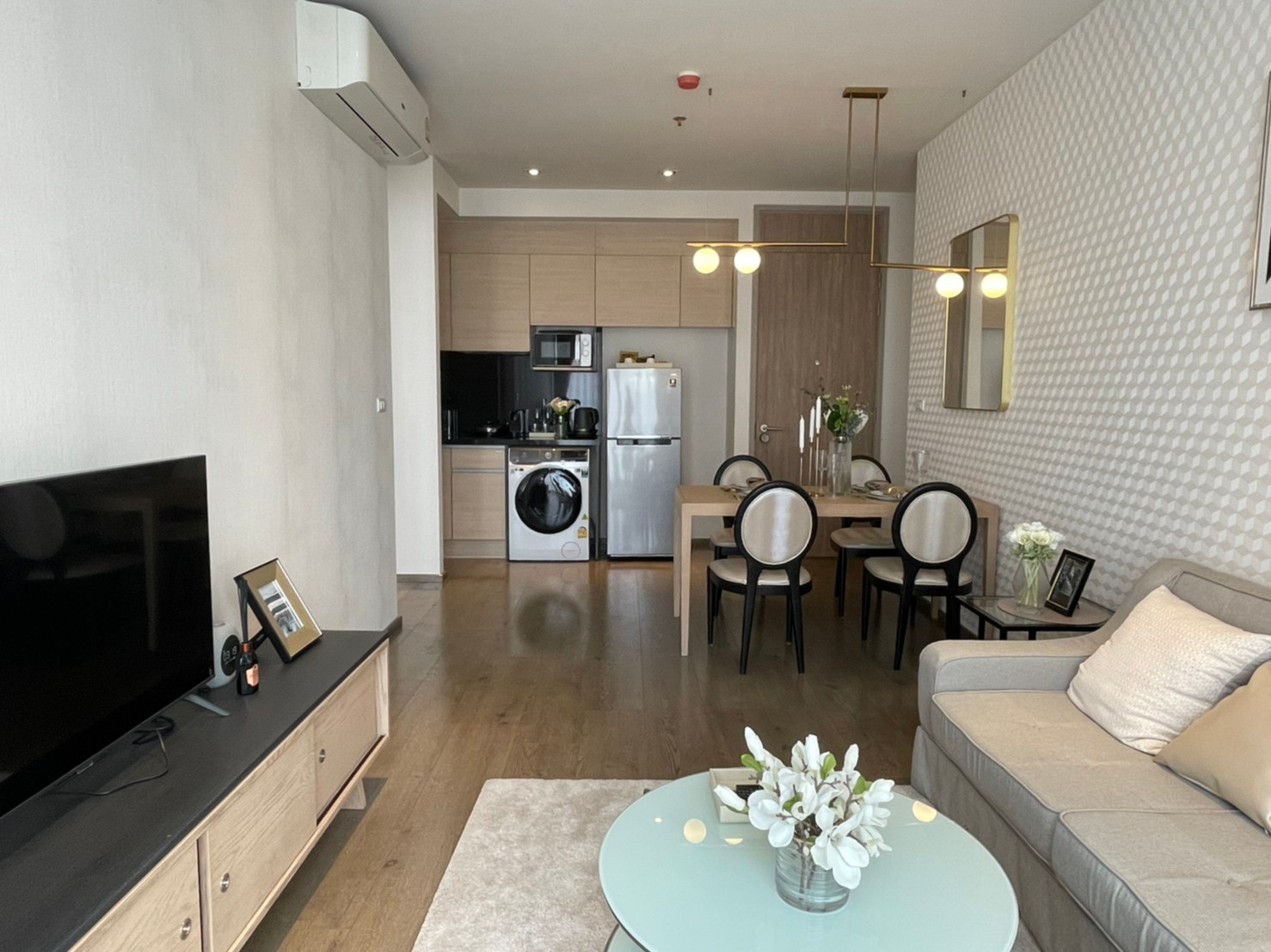 Luxury 2 Bedroom Condo with Bathtub for Rent at Park Origin Phrom Phong Tower 5 | Near BTS Phrom Phong