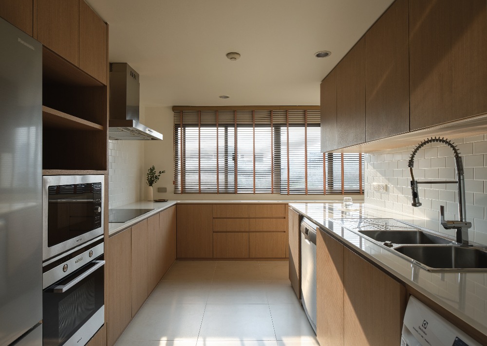 Thonglor Exclusive Living – 4-Bedroom Unit at United Tower for Rent