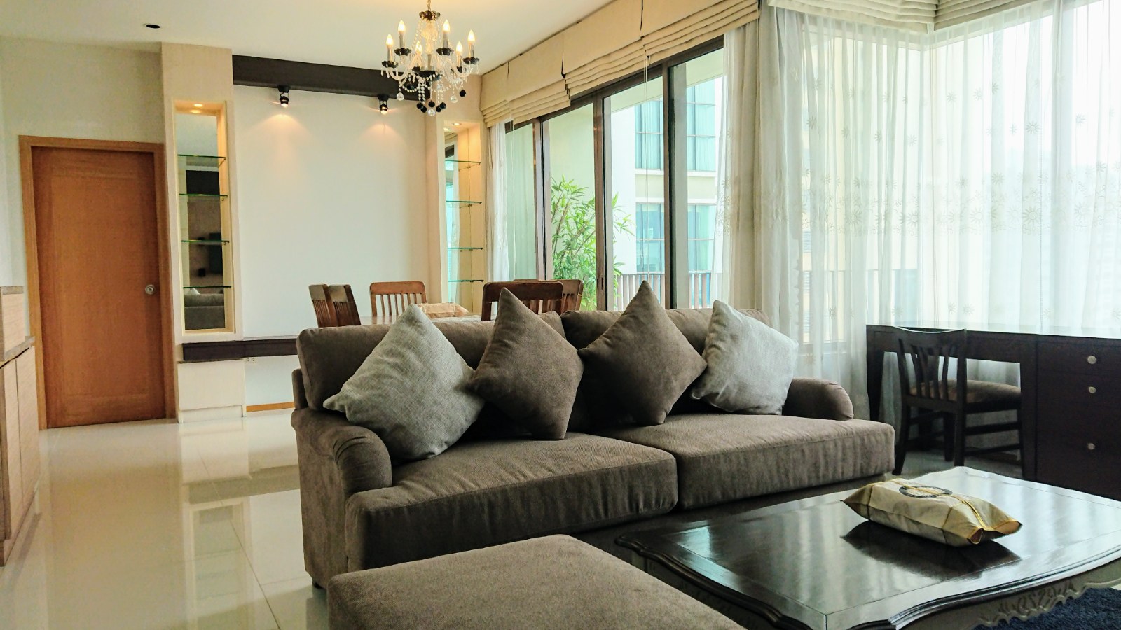 For rent 2 bedrooms high floor in The Emporio Place