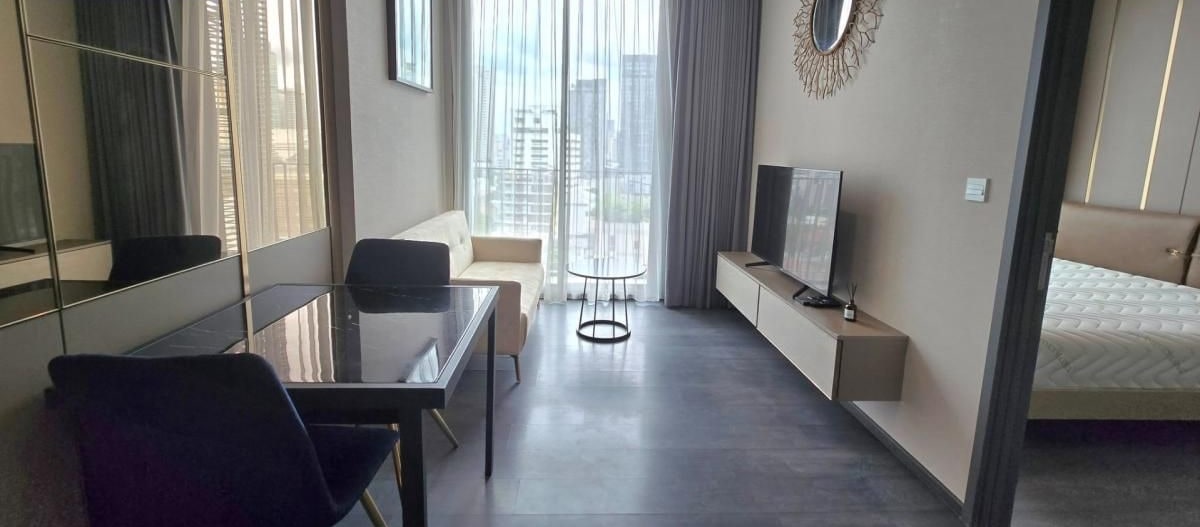 Urgent for Rent edge Sukhumvit 23, Beautiful Room, Fully Furnished, near Bts Asoke and Mrt Sukhumvit. image 3