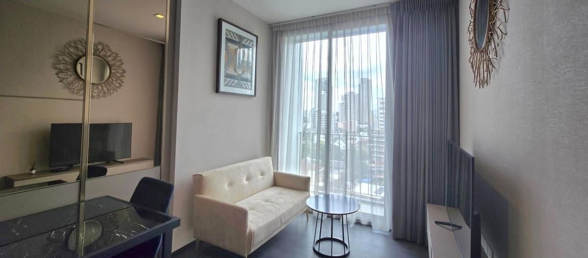 Urgent for Rent edge Sukhumvit 23, Beautiful Room, Fully Furnished, near Bts Asoke and Mrt Sukhumvit. image 2