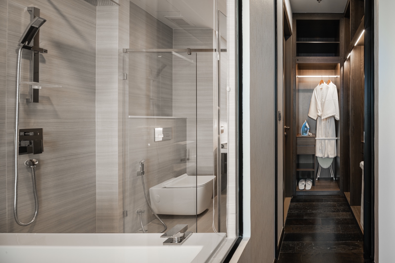 Bathroom and Closet(1)