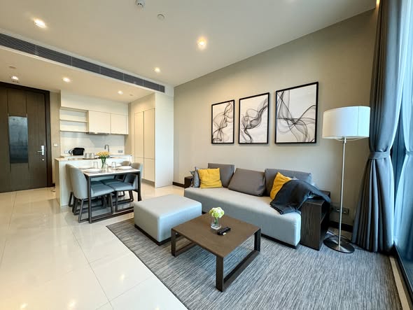 Lowest Price 2 Bedroom at Q1 Sukhumvit | Luxury Living Near BTS Nana | 118.85 Sq.m. | 100,000 THB/Month image 3