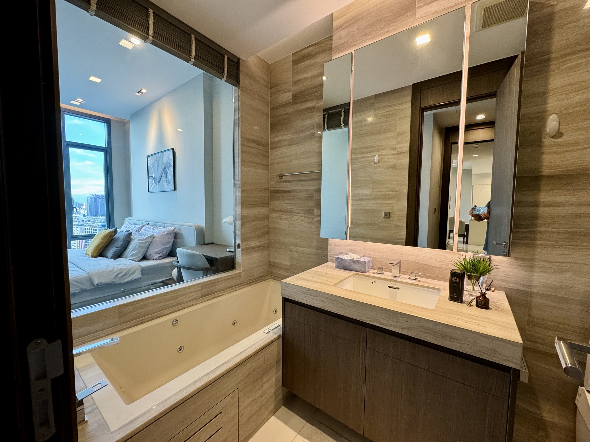 Lowest Price 2 Bedroom at Q1 Sukhumvit | Luxury Living Near BTS Nana | 118.85 Sq.m. | 100,000 THB/Month image 5