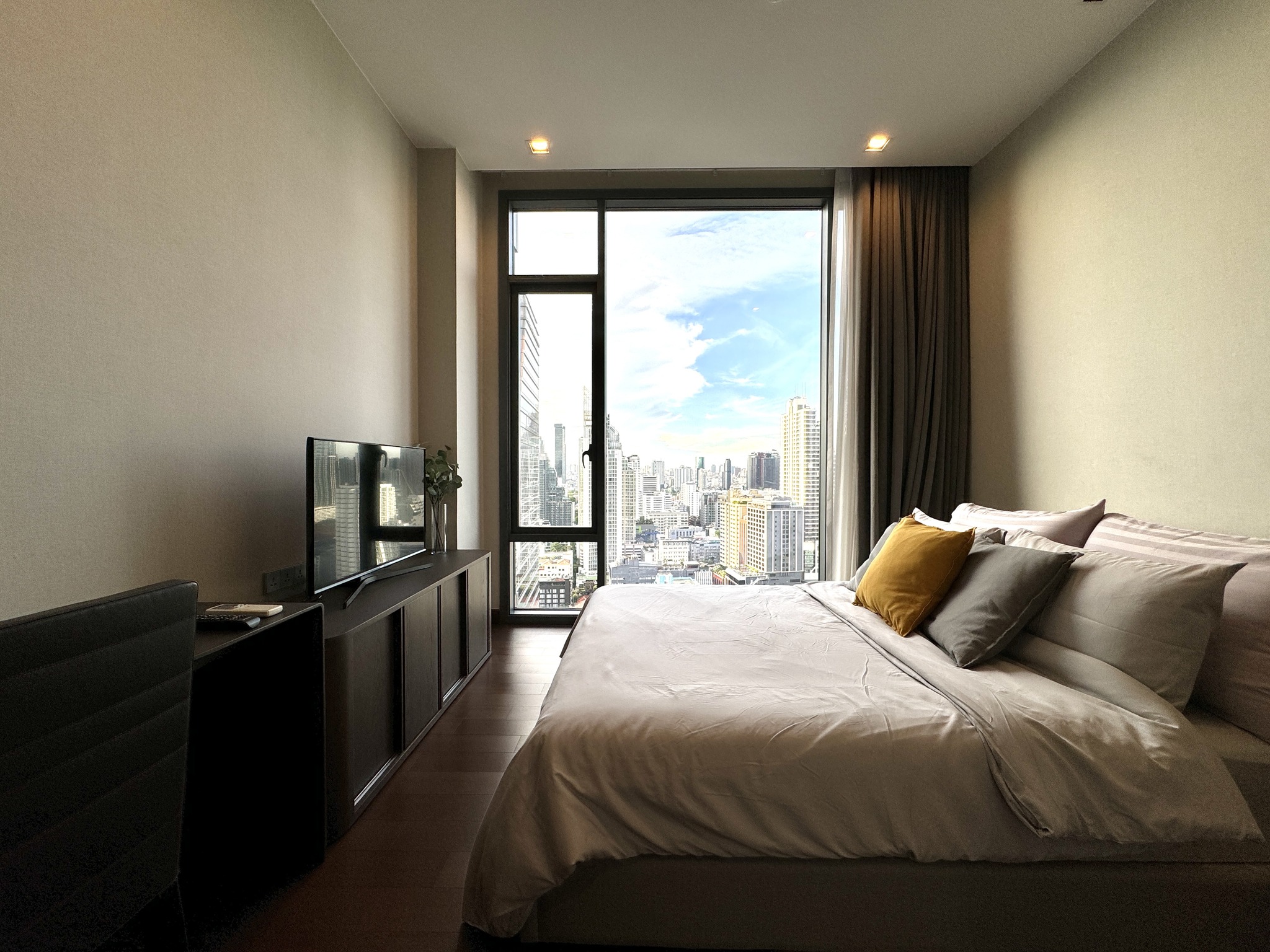 Lowest Price 2 Bedroom at Q1 Sukhumvit | Luxury Living Near BTS Nana | 118.85 Sq.m. | 100,000 THB/Month image 4
